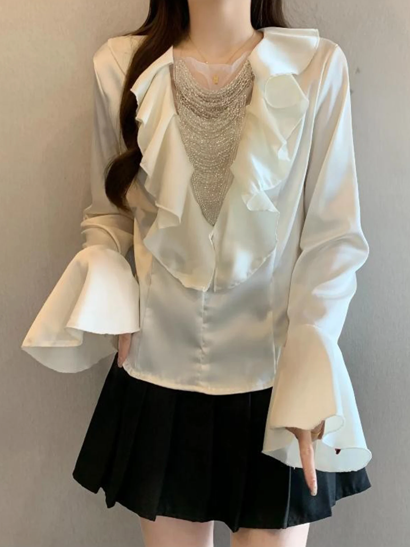 Женская атласная блузка Ele Satin с цветочным кружевом по низу, весенняя, для повседневной носки, дышащая, с длинным рукавом, V-образным вырезом, стройнящая
Женская атласная блузка Ele Satin с цветочным кружевом по низу, весенняя, для повседневной носки, дышащая, с длинным рукавом, V-образным вырезом, стройнящая