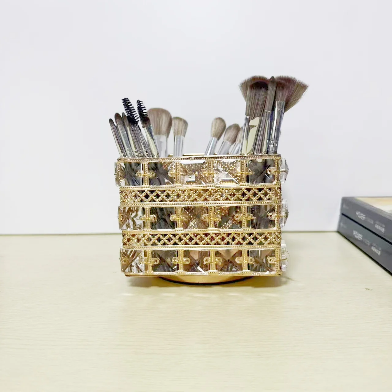 Multi functional partitioned golden square rotating makeup brush storage pen holder multifunctional decoration suitable for livi
Multi functional partitioned golden square rotating makeup brush storage pen holder multifunctional decoration suitable for livi