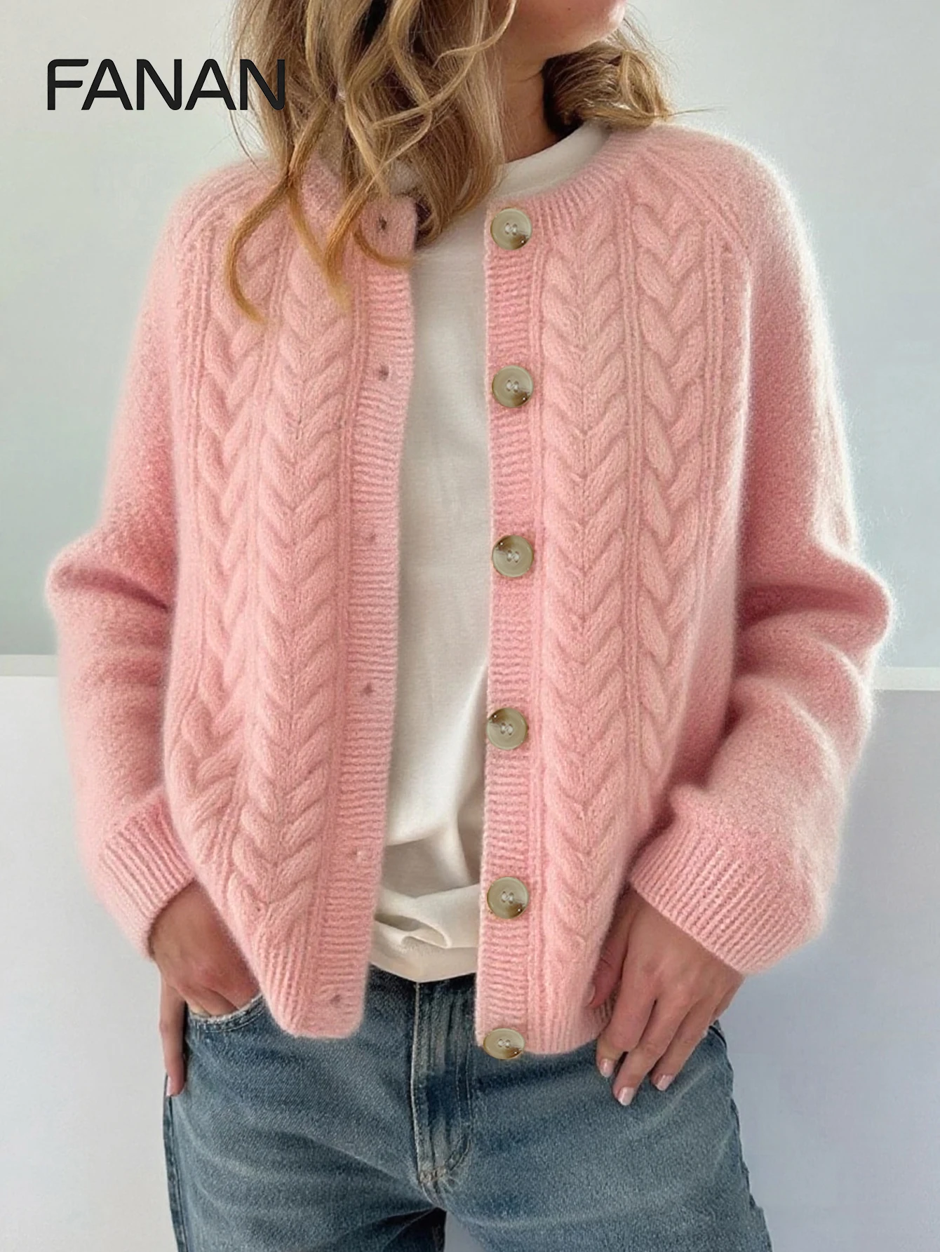 New Autumn and Winter Niche Knit Cardigan for Women, Designed in a Lazy Style with a Fan-Shaped Twist Pattern, Straight Round Neck Design, Casual and Elegant Autumn/Winter Coat, Basic Versatile Style for Urban Commuting, Stylish and Fashionable Casual Res
New Autumn and Winter Niche Knit Cardigan for Women, Designed in a Lazy Style with a Fan-Shaped Twist Pattern, Straight Round Neck Design, Casual and Elegant Autumn/Winter Coat, Basic Versatile Style for Urban Commuting, Stylish and Fashionable Casual Res