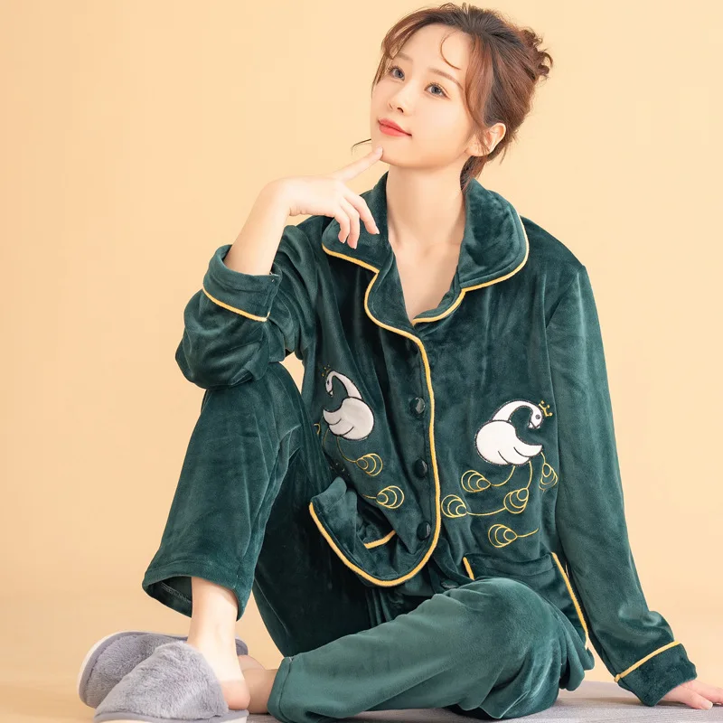 Middle Aged And Elderly Women's Flannel Pajama Suit In Winter, Thickened And Plush, Large Coral Velvet, Elderly Household Clothe
Middle Aged And Elderly Women's Flannel Pajama Suit In Winter, Thickened And Plush, Large Coral Velvet, Elderly Household Clothe
