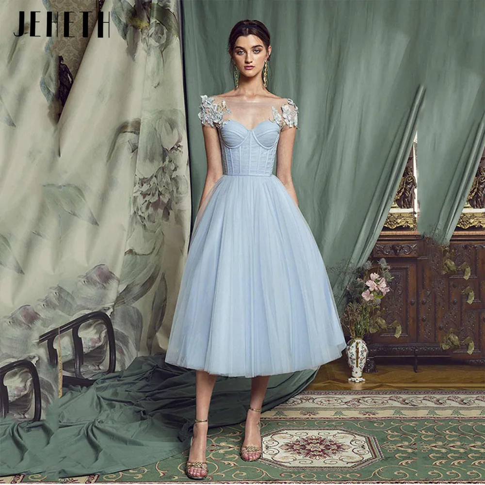 JEHETH Sky Blue A Line Short Appliques Prom Dress Lace-up Backless Princess Celebrity Evening Gown Tea Length robes de soirée
JEHETH Sky Blue A Line Short Appliques Prom Dress Lace-up Backless Princess Celebrity Evening Gown Tea Length robes de soirée