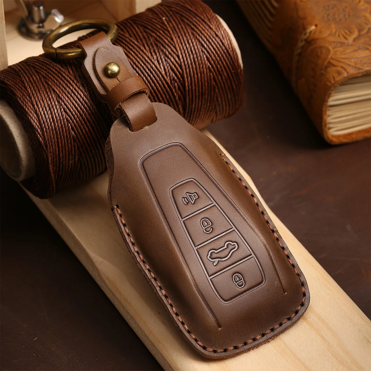 Leather Car Key Case Cover for Geely Coolray X6 Emgrand Global Hawk GX7 for Geely Atlas Boyue NL3 X7 EX7 Emgrand Kulrey GT GC9
Leather Car Key Case Cover for Geely Coolray X6 Emgrand Global Hawk GX7 for Geely Atlas Boyue NL3 X7 EX7 Emgrand Kulrey GT GC9