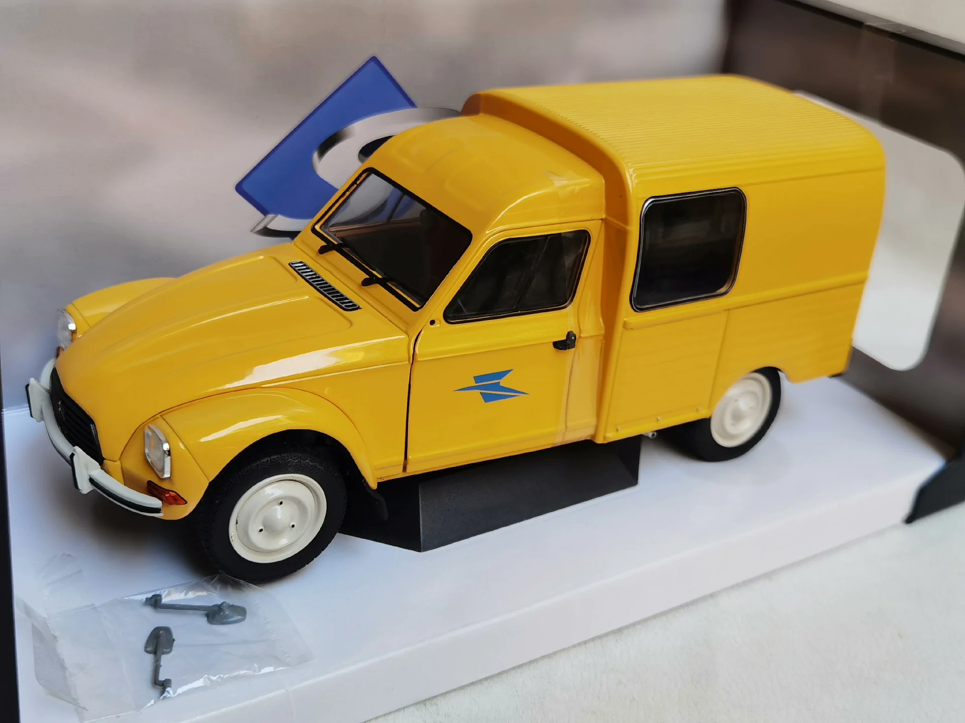 Diecast SOLIDO 1/18 Scale CITROEN ACADIANE 11CV Citroen Alloy Car Model Collectible Toy Gift Souvenir Display Ornament
Diecast SOLIDO 1/18 Scale CITROEN ACADIANE 11CV Citroen Alloy Car Model Collectible Toy Gift Souvenir Display Ornament