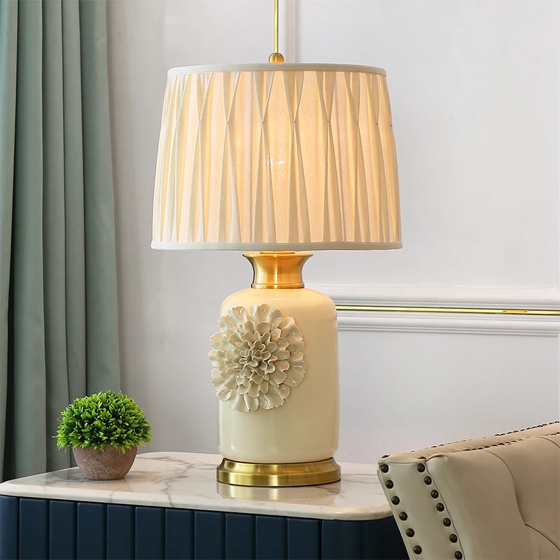 New American light luxury high-end living room all-copper ceramic desk lamp bedroom European bedside lamp hotel luxury
New American light luxury high-end living room all-copper ceramic desk lamp bedroom European bedside lamp hotel luxury