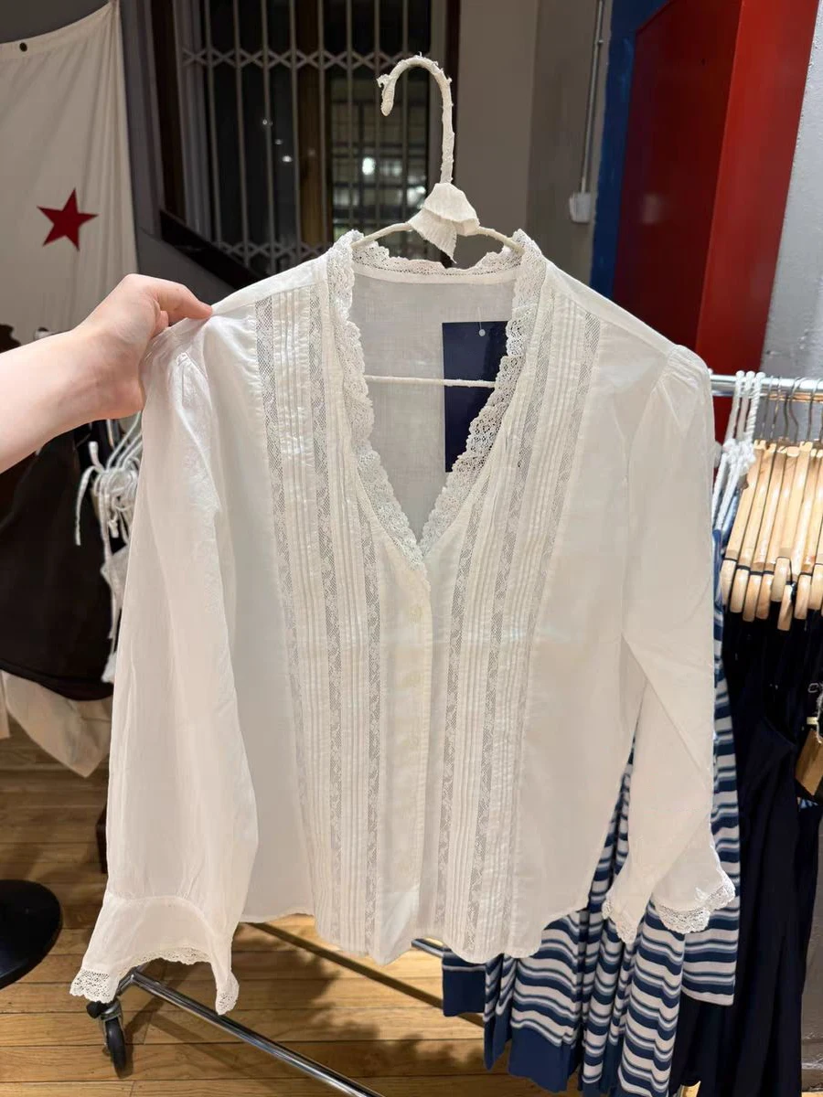 White Lace Patchwork Long Flare Sleeve T-shirt Blouse Woman Autumn V-neck Single Breasted See Through Cotton Shirts Thin Tees
White Lace Patchwork Long Flare Sleeve T-shirt Blouse Woman Autumn V-neck Single Breasted See Through Cotton Shirts Thin Tees