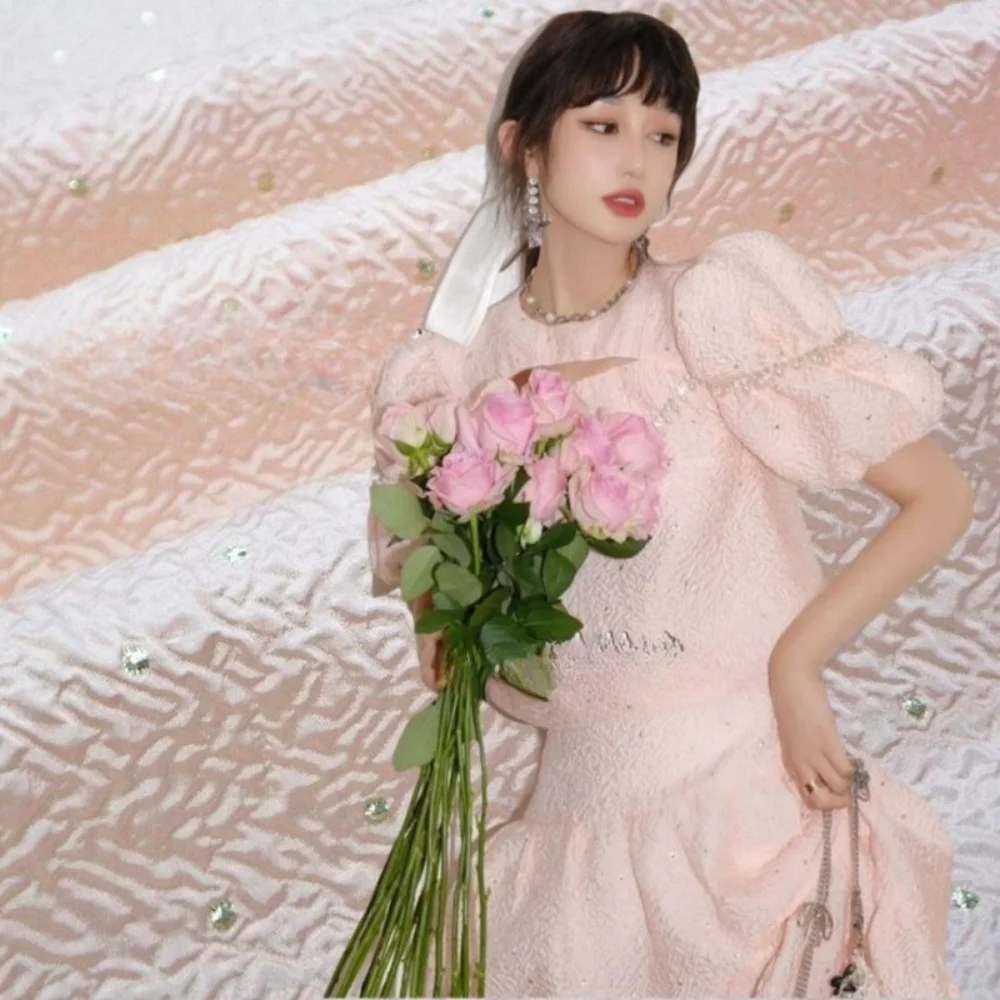 Gold Line Yarn Dyed Jacquard Fabric Spring Summer Thin Bubble Dress Windbreaker Clothing European Brand Fashion Design Sew Cloth
Gold Line Yarn Dyed Jacquard Fabric Spring Summer Thin Bubble Dress Windbreaker Clothing European Brand Fashion Design Sew Cloth