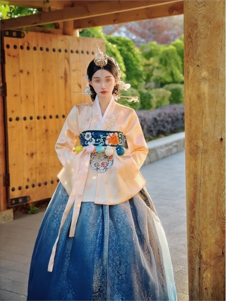 Traditional ladies' embroidered daily gowns for women and travel photography performance costumes
Traditional ladies' embroidered daily gowns for women and travel photography performance costumes
