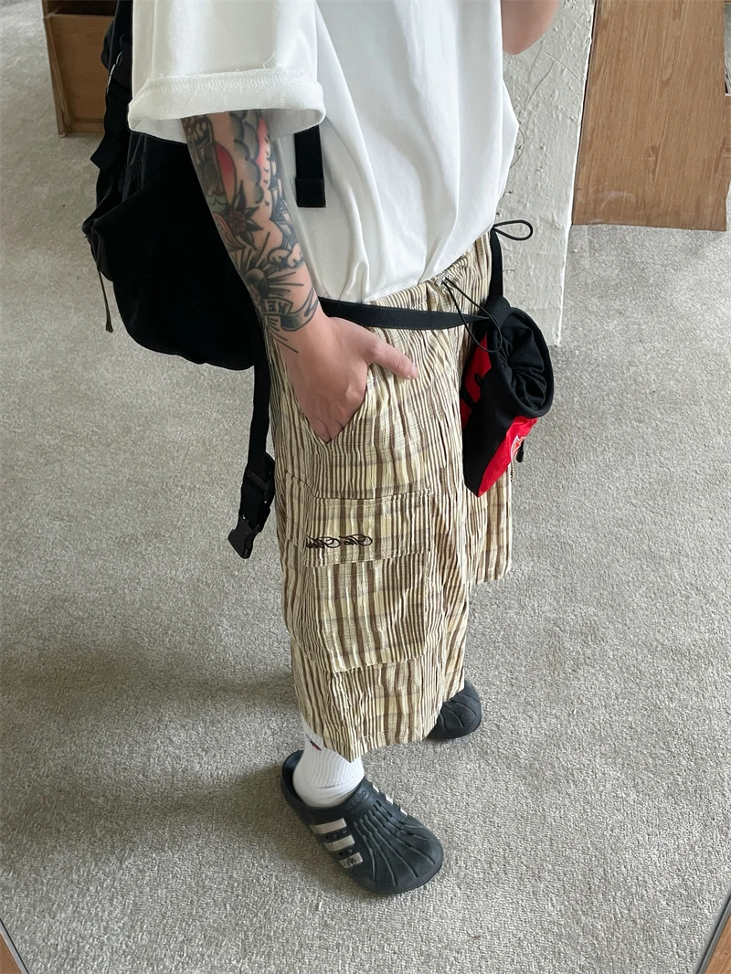 JUSHOUREN American Retro Contrast Color Checkwork Utility Pants Men's Loose Straight Leg Short Shorts Summer Fashion
JUSHOUREN American Retro Contrast Color Checkwork Utility Pants Men's Loose Straight Leg Short Shorts Summer Fashion