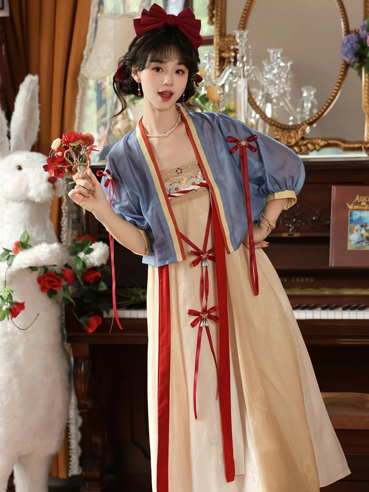 Оригинальный женский ханьфу в стиле династии Тан, цвета снежной белизны, с вышивкой, весенне-летний, новый, в китайском стиле, повседневный наряд
Оригинальный женский ханьфу в стиле династии Тан, цвета снежной белизны, с вышивкой, весенне-летний, новый, в китайском стиле, повседневный наряд