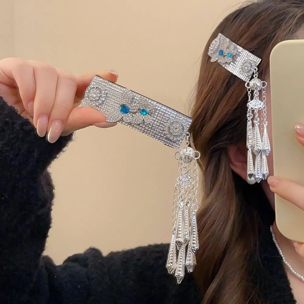 Fashion Vintage Ethnic Style Hair Clip Elegant Silver Chinese Style Tassel Hairpin Headwear Rhinestone Tassel Side Clip Women
Fashion Vintage Ethnic Style Hair Clip Elegant Silver Chinese Style Tassel Hairpin Headwear Rhinestone Tassel Side Clip Women
