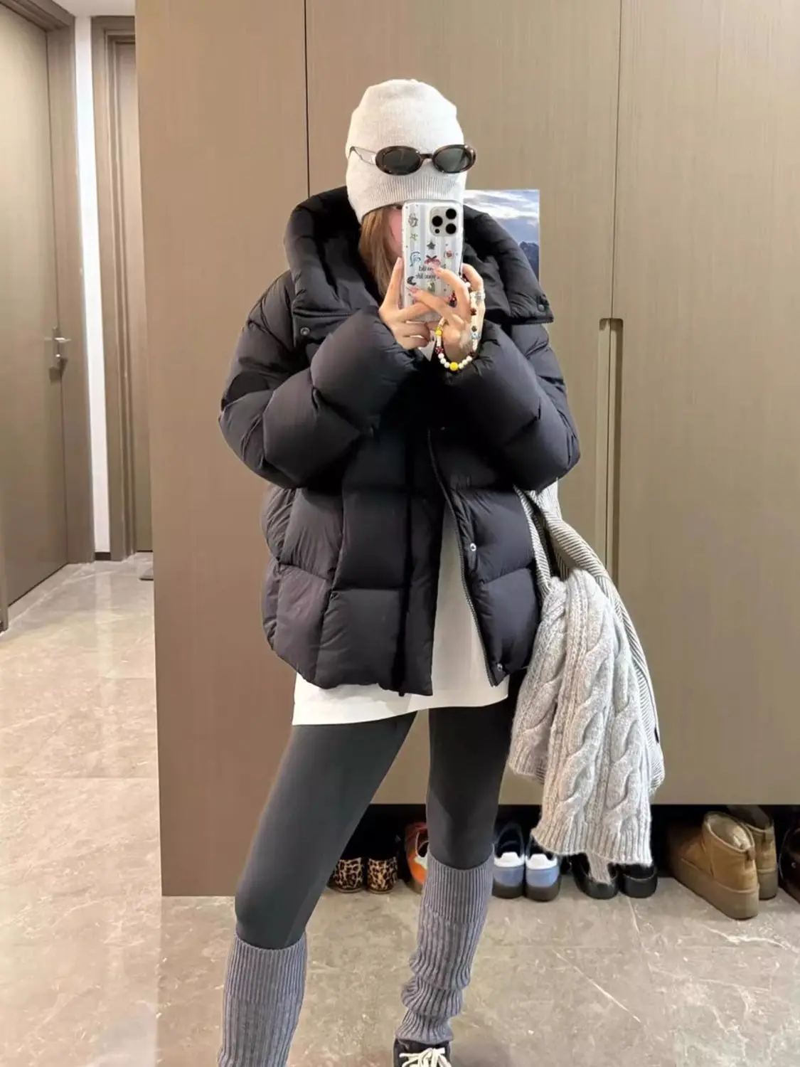 Куртка-пуховик женская классическая, традиционная, вневременная, долговечная, вечная, неизменная, вездевременная модель
Куртка-пуховик женская классическая, традиционная, вневременная, долговечная, вечная, неизменная, вездевременная модель