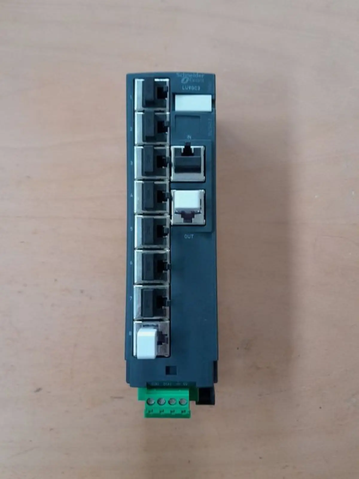 LU9GC3 Modbus splitter block - 10 RJ45 and 1 screw terminal block
LU9GC3 Modbus splitter block - 10 RJ45 and 1 screw terminal block