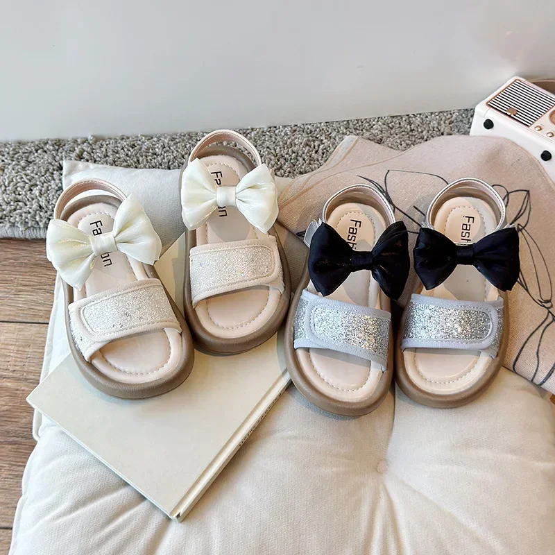 Girls Sandals Princess Style Kids Beach Shoes Non-slip Soft Sole 2025 Summer New Children Flat Shoes Big Bow Shiny Sequins Cute
Girls Sandals Princess Style Kids Beach Shoes Non-slip Soft Sole 2025 Summer New Children Flat Shoes Big Bow Shiny Sequins Cute