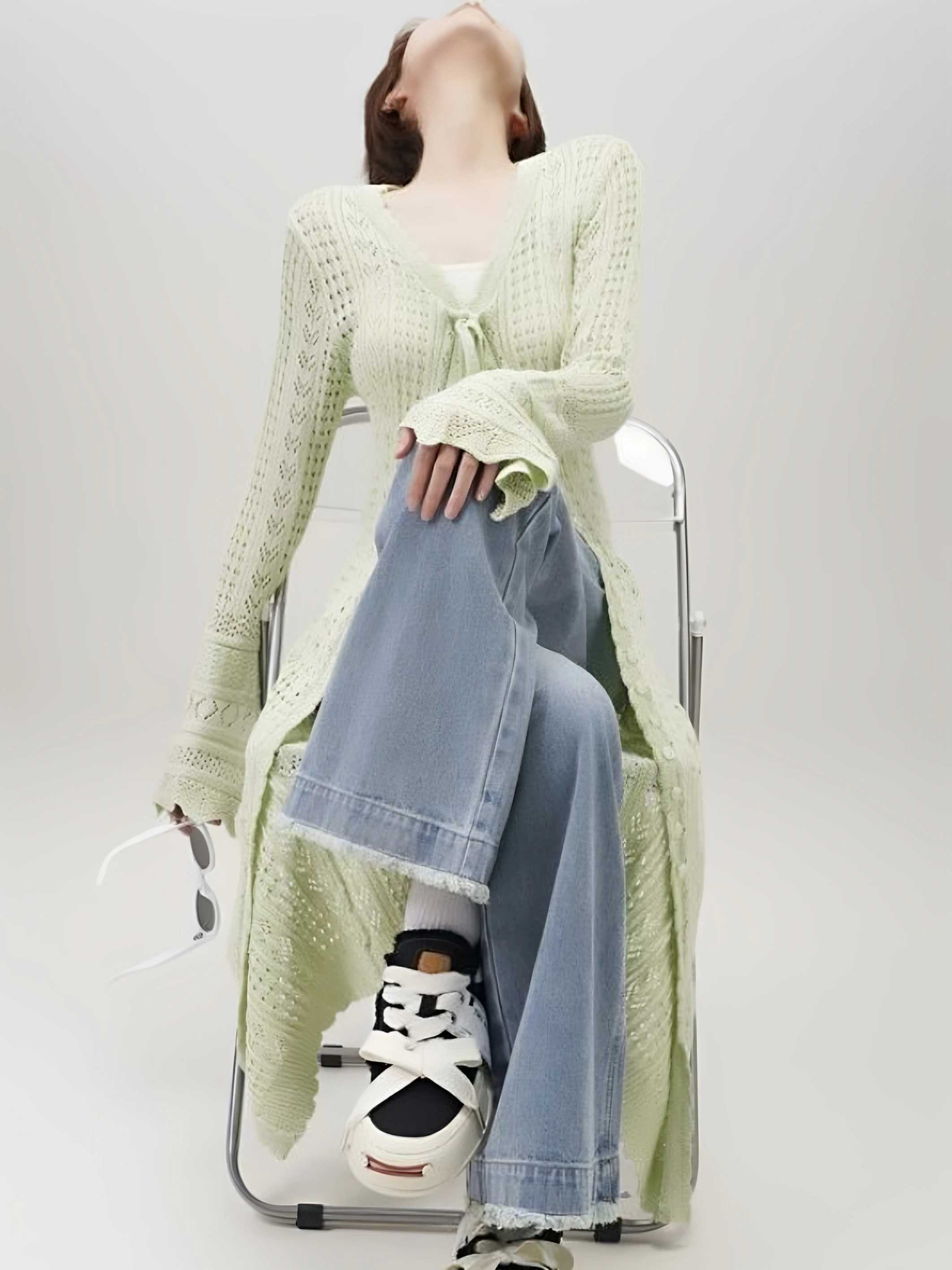 Длинный зеленый вязаный кардиган для женщин, приталенный, с расклешенными рукавами, в повседневном стиле, с V-образным вырезом, на пуговицах, теплый, для повседневной носки
Длинный зеленый вязаный кардиган для женщин, приталенный, с расклешенными рукавами, в повседневном стиле, с V-образным вырезом, на пуговицах, теплый, для повседневной носки