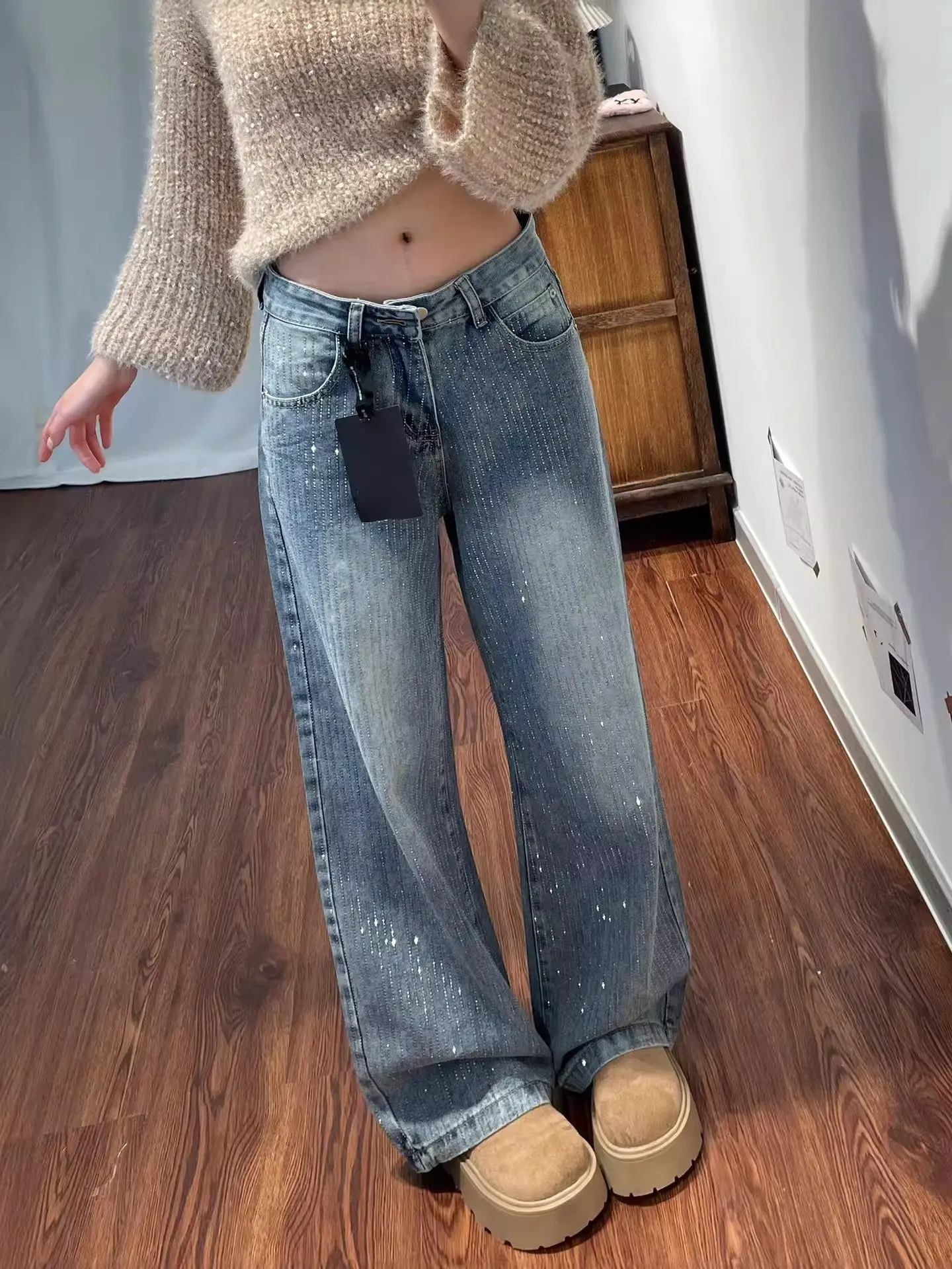 High Waist Wide Leg Denim Jeans Women's Spring plus Size Faux Diamond Embellished Loose Straight Long Pants Slimming Effect
High Waist Wide Leg Denim Jeans Women's Spring plus Size Faux Diamond Embellished Loose Straight Long Pants Slimming Effect