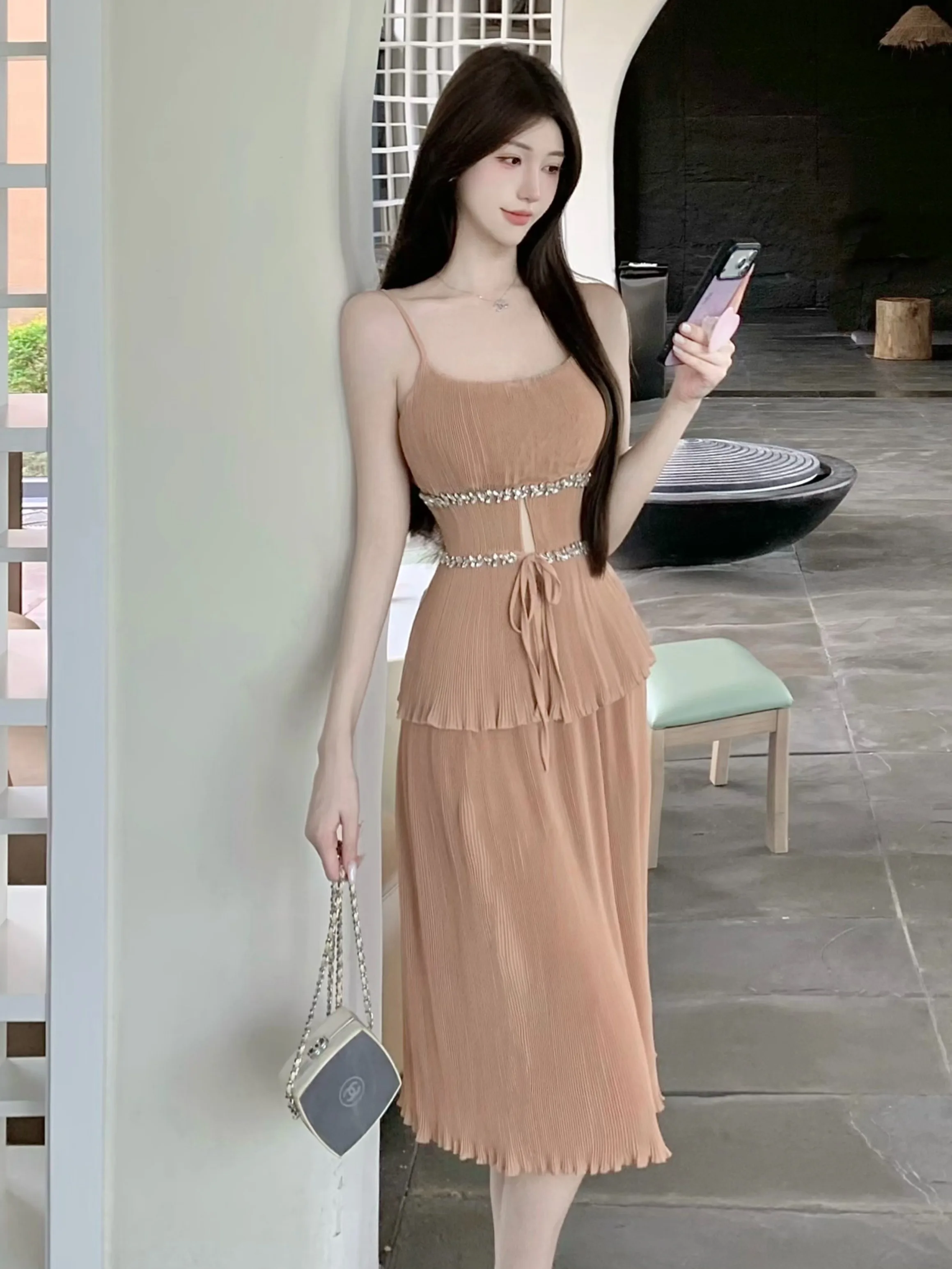 Summer Vintage Spicy Girl Strapless Heavy Embellished Slimming Diamond Embroidery High Waist Pleated Skirt Two Piece Set
Summer Vintage Spicy Girl Strapless Heavy Embellished Slimming Diamond Embroidery High Waist Pleated Skirt Two Piece Set