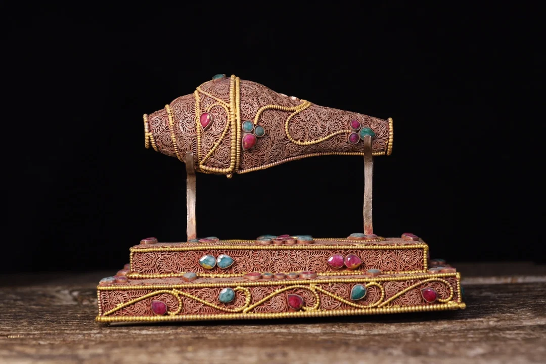 8"Tibetan Temple Collection Old Natural Conch Tibetan silver filigree mosaic gem conch base set magic weapon Town house
8"Tibetan Temple Collection Old Natural Conch Tibetan silver filigree mosaic gem conch base set magic weapon Town house