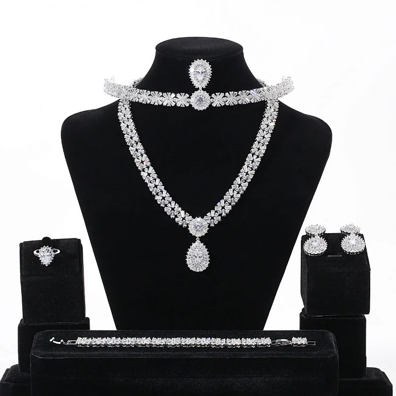 brand genuine Luxury real jewels Cool breeze fashion water drop zircon bride luxury hip hop Necklace crown five piece set jewelr
brand genuine Luxury real jewels Cool breeze fashion water drop zircon bride luxury hip hop Necklace crown five piece set jewelr