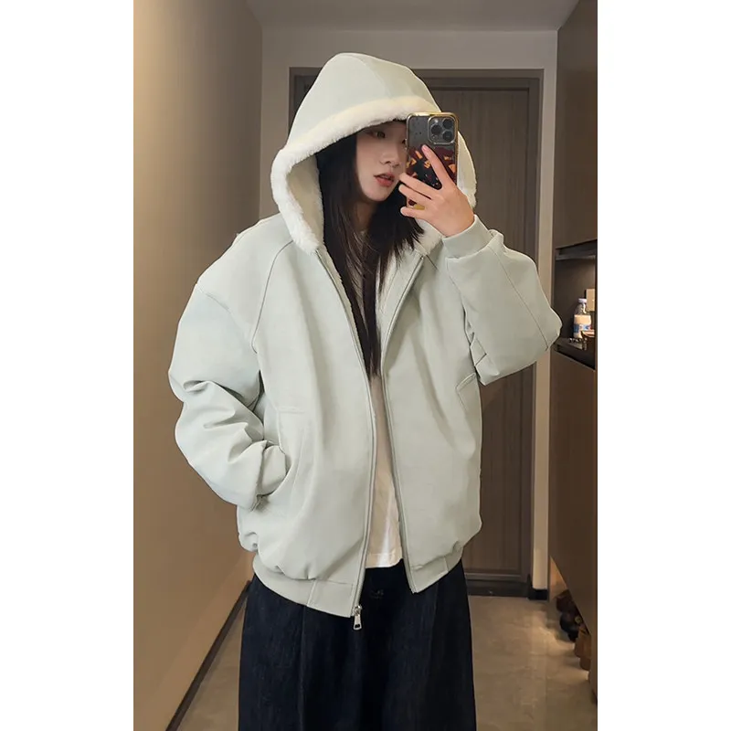 Мужская хлопковая куртка с меховым воротником и капюшоном, теплая, в американском ретро-стиле, зимнее пальто для молодежи, повседневное, свободного кроя, на молнии
Мужская хлопковая куртка с меховым воротником и капюшоном, теплая, в американском ретро-стиле, зимнее пальто для молодежи, повседневное, свободного кроя, на молнии