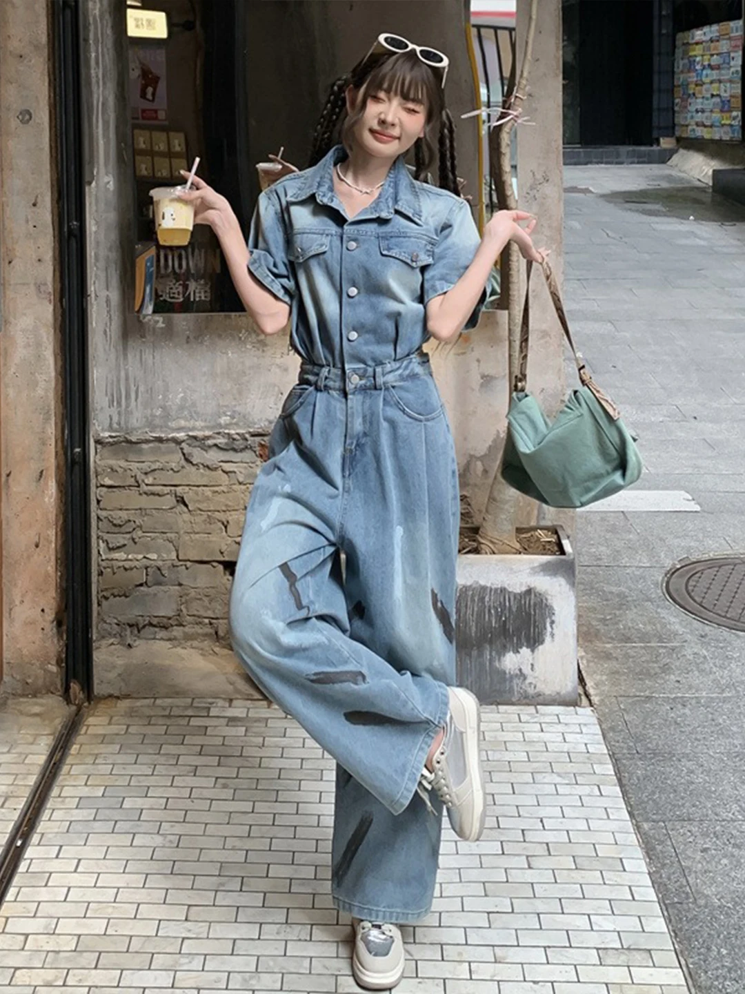 Синий корейский винтажный джинсовый комбинезон-юбка для женщин, модный цельный крой, длинные брюки с высокой талией и широкими штанинами
Синий корейский винтажный джинсовый комбинезон-юбка для женщин, модный цельный крой, длинные брюки с высокой талией и широкими штанинами