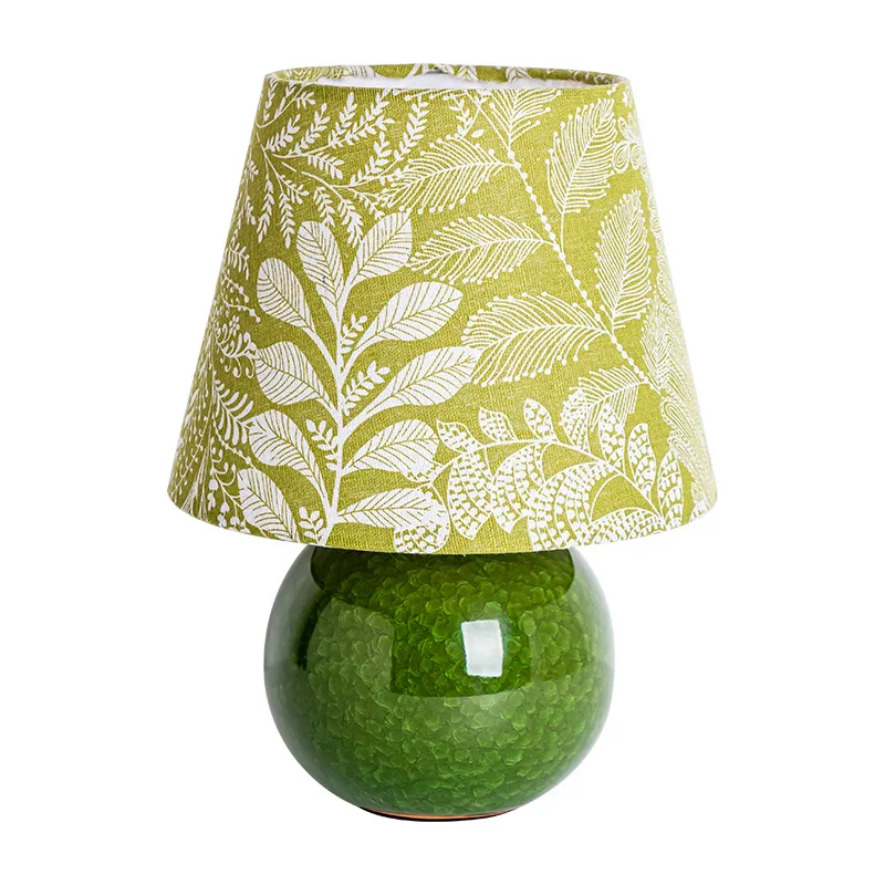 American retro desk lamp, emerald ice crystal ceramic desktop decoration lamp, bedroom bedside atmosphere decoration lamp
American retro desk lamp, emerald ice crystal ceramic desktop decoration lamp, bedroom bedside atmosphere decoration lamp