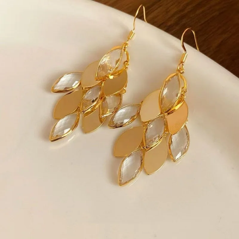 Retro Tassel Glass Leaf Metal Earrings for Women Luxury Sensation Daily Party Accessory Elegant Drop Earrings
Retro Tassel Glass Leaf Metal Earrings for Women Luxury Sensation Daily Party Accessory Elegant Drop Earrings
