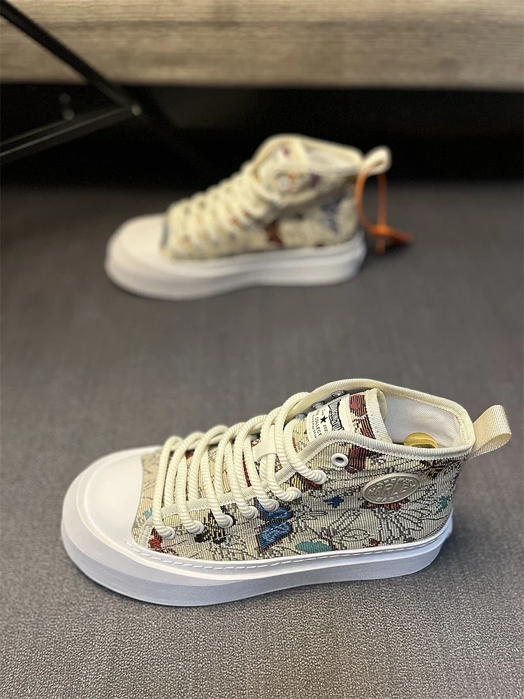 2025 Spring and Autumn New Men's Casual Sports Shoes Soft Sole Printed Embroidered Canvas High Top Board Shoes Gift
2025 Spring and Autumn New Men's Casual Sports Shoes Soft Sole Printed Embroidered Canvas High Top Board Shoes Gift