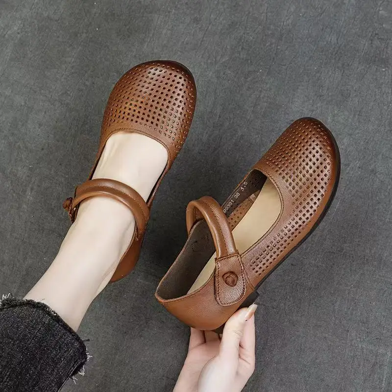 Woman Genuine Leather Hollow Out Flat sole Nude shoes Spring Summer New Soft Sole Breathable Round Toe Retro Velcro Sandals
Woman Genuine Leather Hollow Out Flat sole Nude shoes Spring Summer New Soft Sole Breathable Round Toe Retro Velcro Sandals