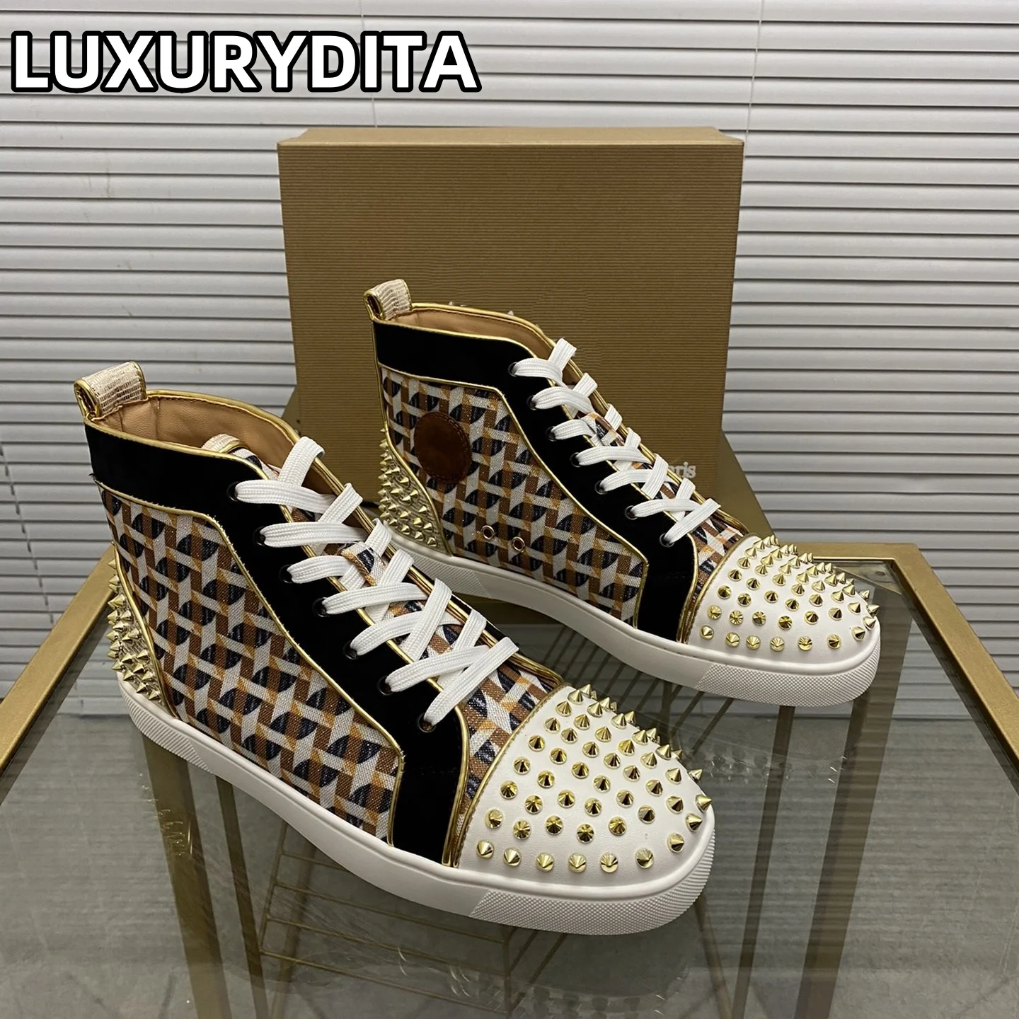 Top Quality Womens Trendy Casual Tennis Shoes Luxury Mens Real Leather Sneakers 35-48 Designr Rivet Red Sole Lovers Shoes M0157
Top Quality Womens Trendy Casual Tennis Shoes Luxury Mens Real Leather Sneakers 35-48 Designr Rivet Red Sole Lovers Shoes M0157