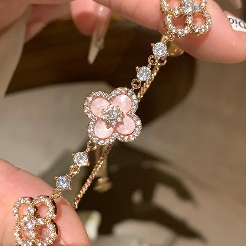 Imitation Pink Fritillary Petal Four-leaf Clover Bracelet Women's Bracelet Female Girlfriend Bracelet Light Luxury Niche Exquisi
Imitation Pink Fritillary Petal Four-leaf Clover Bracelet Women's Bracelet Female Girlfriend Bracelet Light Luxury Niche Exquisi