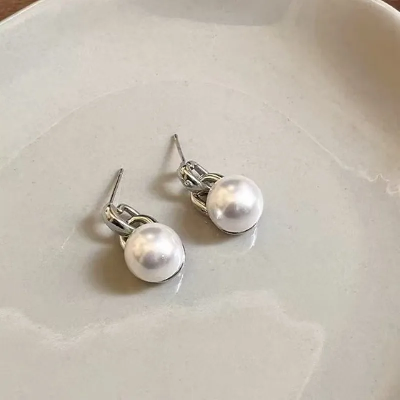 New Round Pearl Stud Earrings, Earrings, Exaggerated Earrings, Women's Earrings, Light Luxury, High-end Autumn and Winter Niche
New Round Pearl Stud Earrings, Earrings, Exaggerated Earrings, Women's Earrings, Light Luxury, High-end Autumn and Winter Niche