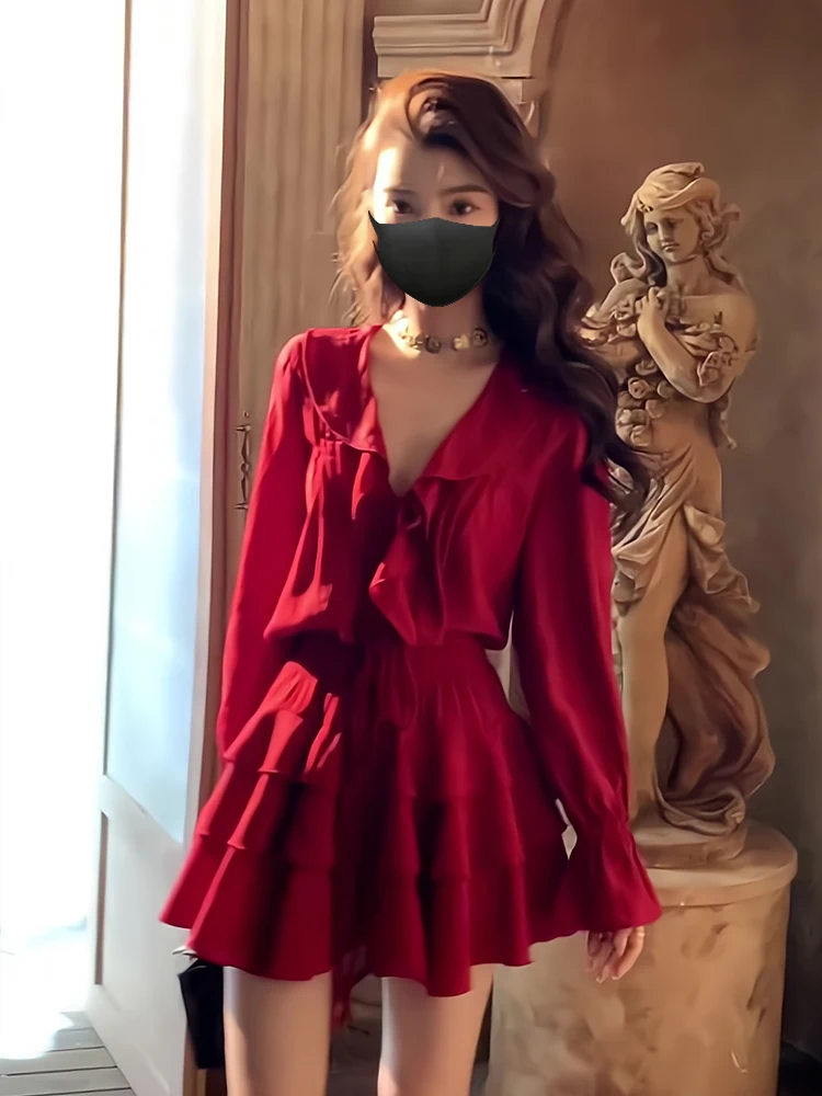 Elegant Red Blouse And Short Skirt Set with Bow V-Neckline for Women Spring Summer Fashion High Polyester Content
Elegant Red Blouse And Short Skirt Set with Bow V-Neckline for Women Spring Summer Fashion High Polyester Content