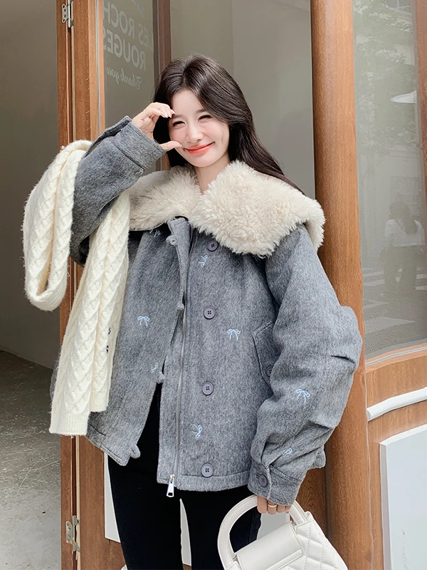 Ladies ort Sle White Du down Jaet with Big Collar And Embroidery Lamb Fur Inner Coat Winter 2025 New Knot
Ladies ort Sle White Du down Jaet with Big Collar And Embroidery Lamb Fur Inner Coat Winter 2025 New Knot