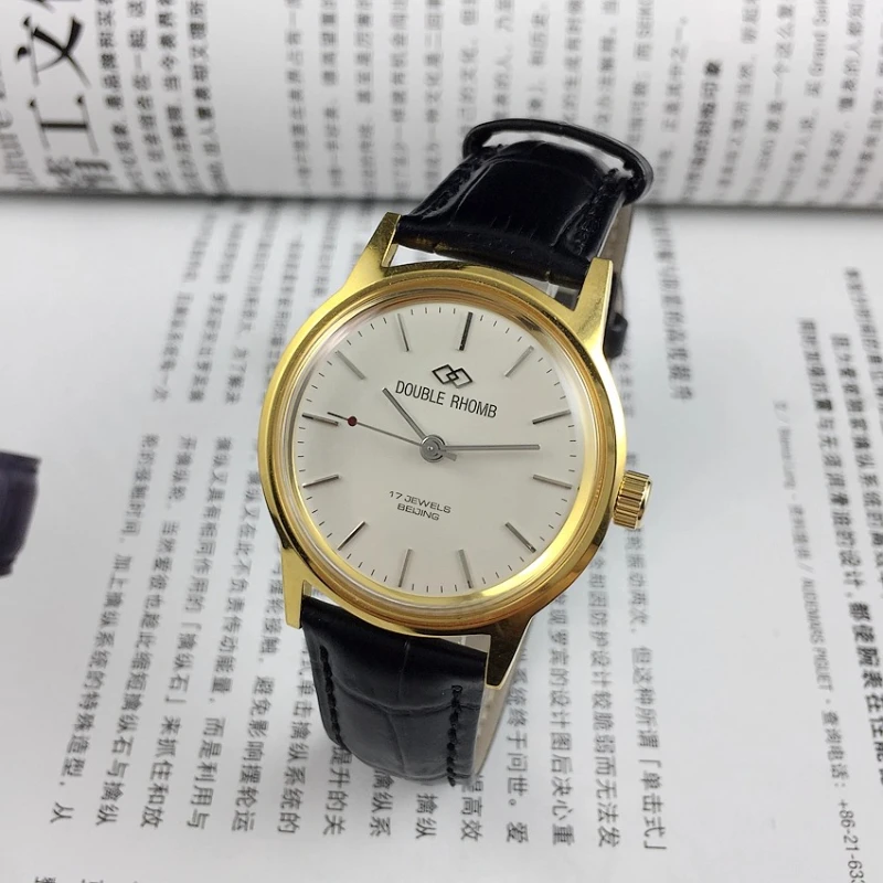 Beijing Watch Factory, Shuangling brand, yellow shell strip nails, white surface, manual mechanical watch diameter 35mm
Beijing Watch Factory, Shuangling brand, yellow shell strip nails, white surface, manual mechanical watch diameter 35mm