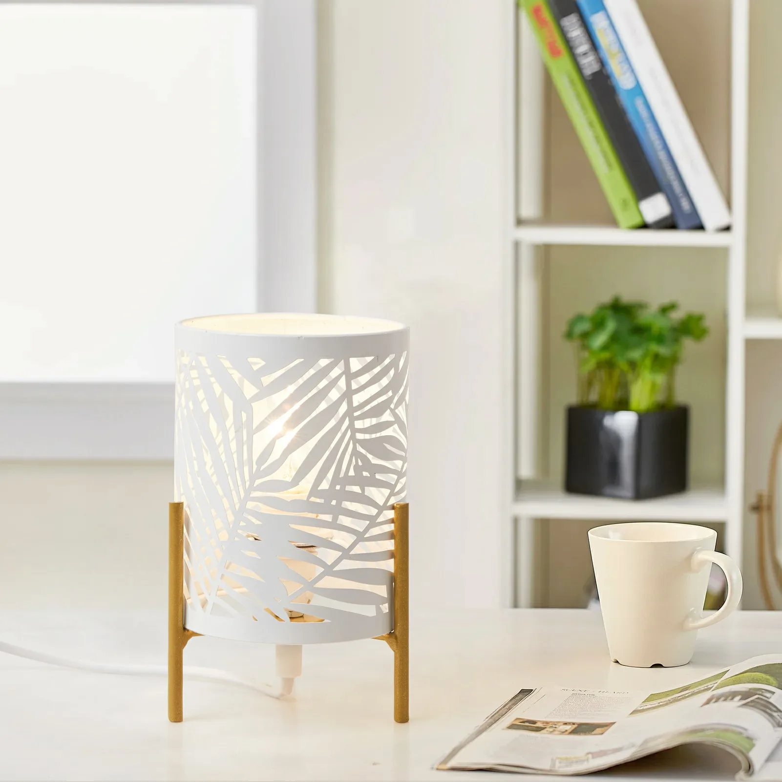 OuXean Table Lamp E14 Small Table Lamp Simple Decoration Bedroom Bedside Lamp Wrought Iron Hollow Creative Home Lighting
OuXean Table Lamp E14 Small Table Lamp Simple Decoration Bedroom Bedside Lamp Wrought Iron Hollow Creative Home Lighting