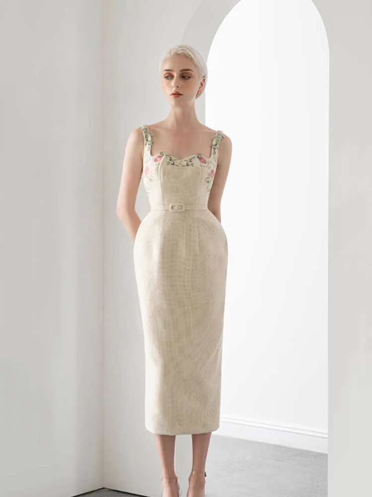 Элегантное платье с вышивкой на бретелях, весеннее женское прямое платье без рукавов с v-образным вырезом, летнее платье-бретелька средней длины с высокой талией
Элегантное платье с вышивкой на бретелях, весеннее женское прямое платье без рукавов с v-образным вырезом, летнее платье-бретелька средней длины с высокой талией