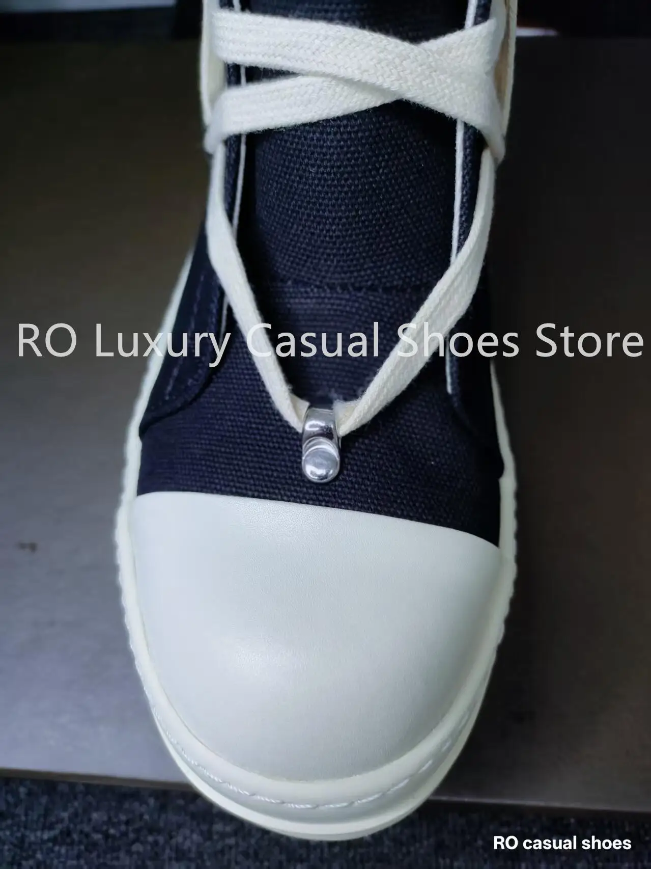 RO Luxury Designer Female Ankle Boots Black White Canvas Shoes Men High-Top Sneaker Classic Pentagram Design Unisex Casual Shoes
RO Luxury Designer Female Ankle Boots Black White Canvas Shoes Men High-Top Sneaker Classic Pentagram Design Unisex Casual Shoes