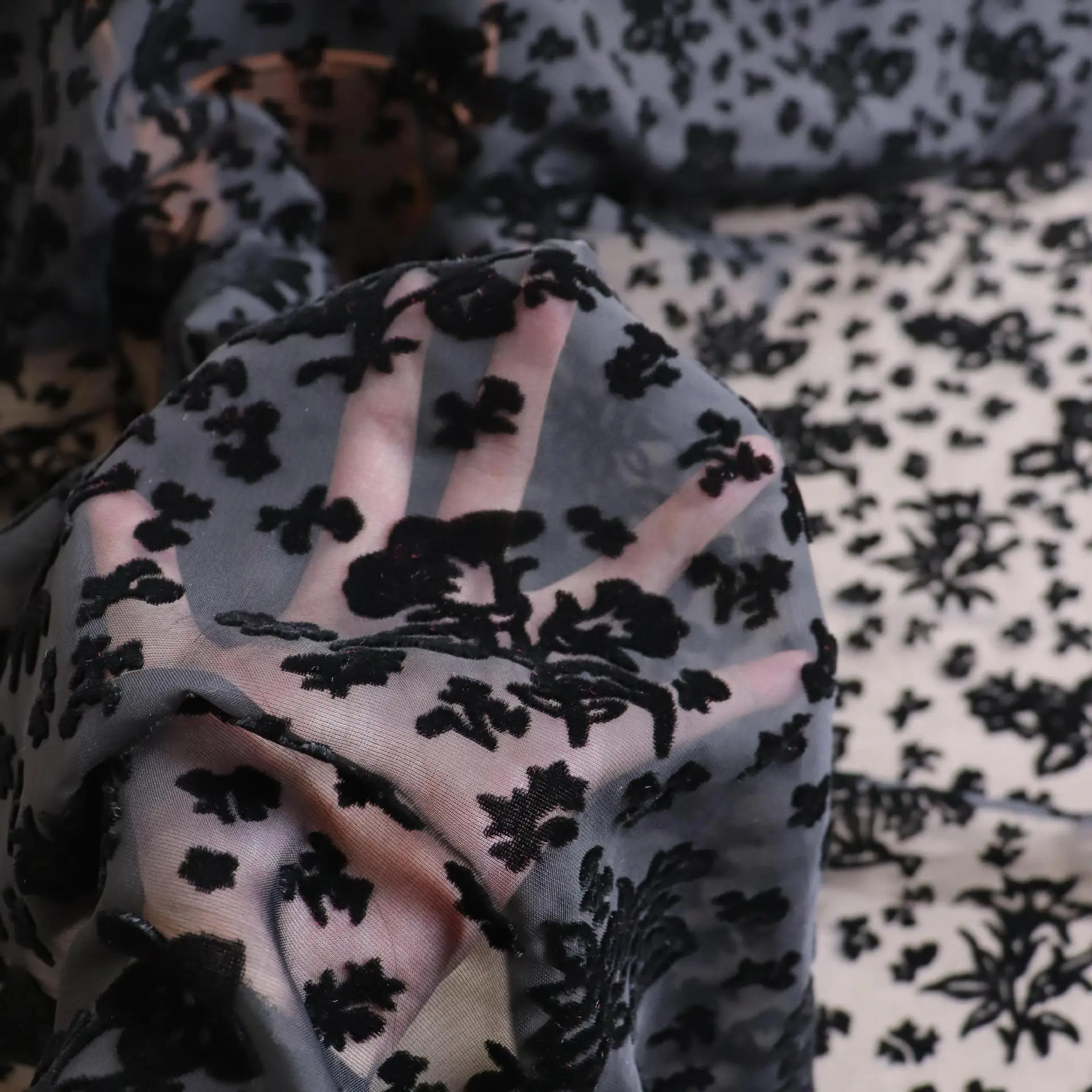 Woven Brocade Sticky Velvet Artificial Silk Velvet Burnt out Fabric Dress Women's Textile Fabric
Woven Brocade Sticky Velvet Artificial Silk Velvet Burnt out Fabric Dress Women's Textile Fabric
