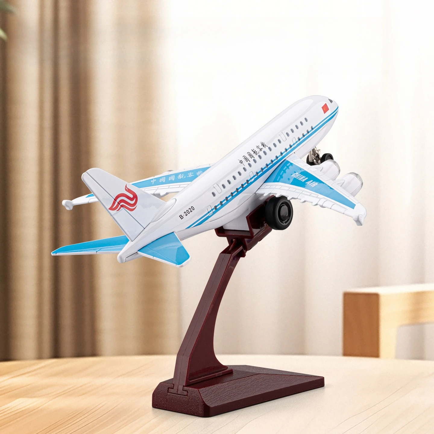 Модель пассажирского самолета C919/Air China из сплава, имитирующая автомобиль, детская авиационная модель-украшение с подставкой, оптом
Модель пассажирского самолета C919/Air China из сплава, имитирующая автомобиль, детская авиационная модель-украшение с подставкой, оптом
