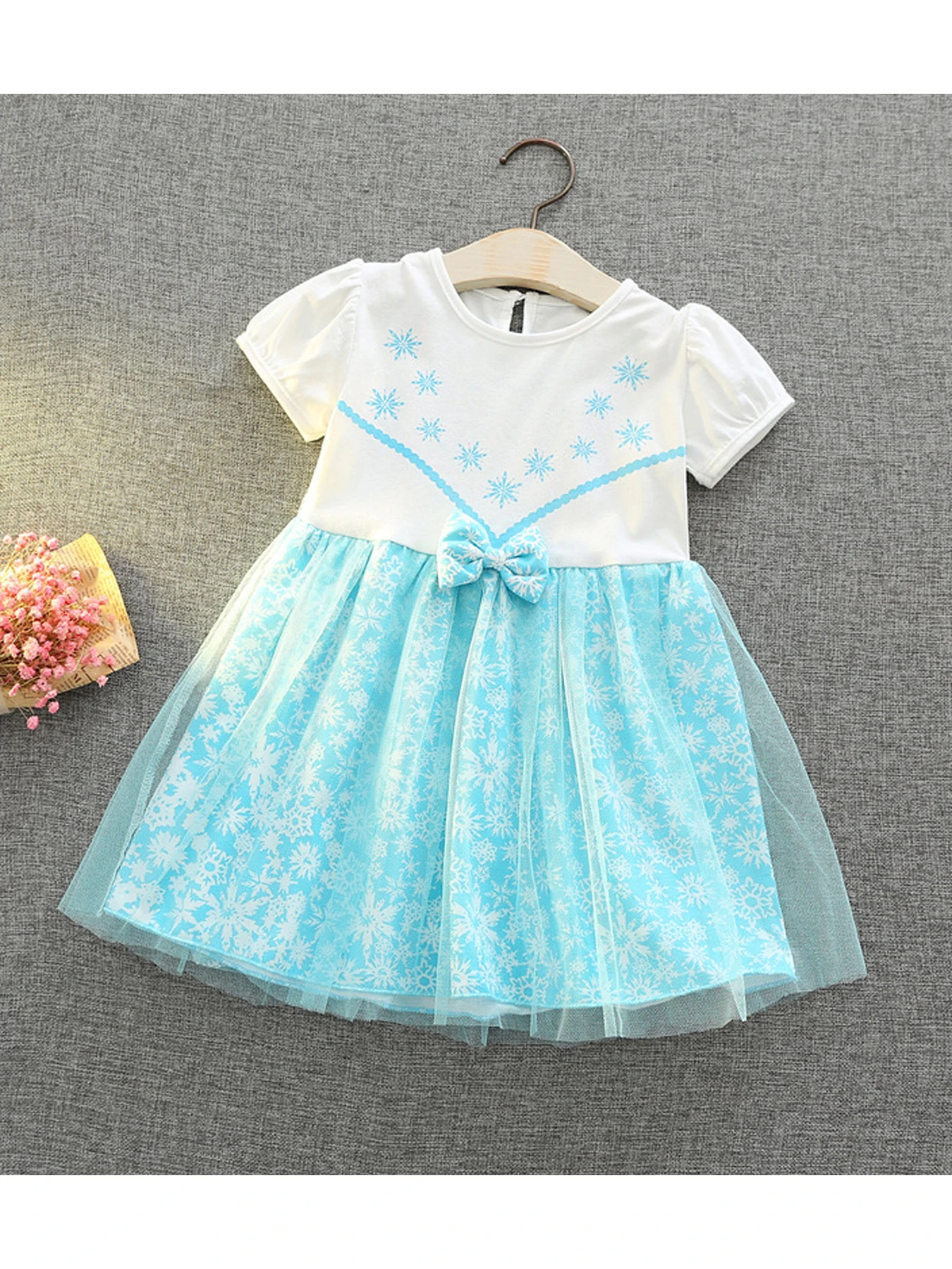 Girls Stylish & Elegant Princess Dress Up Sleeveless Belted Polka Dots Print Tutu Dress For Ball & Dinner Party with cloak
Girls Stylish & Elegant Princess Dress Up Sleeveless Belted Polka Dots Print Tutu Dress For Ball & Dinner Party with cloak