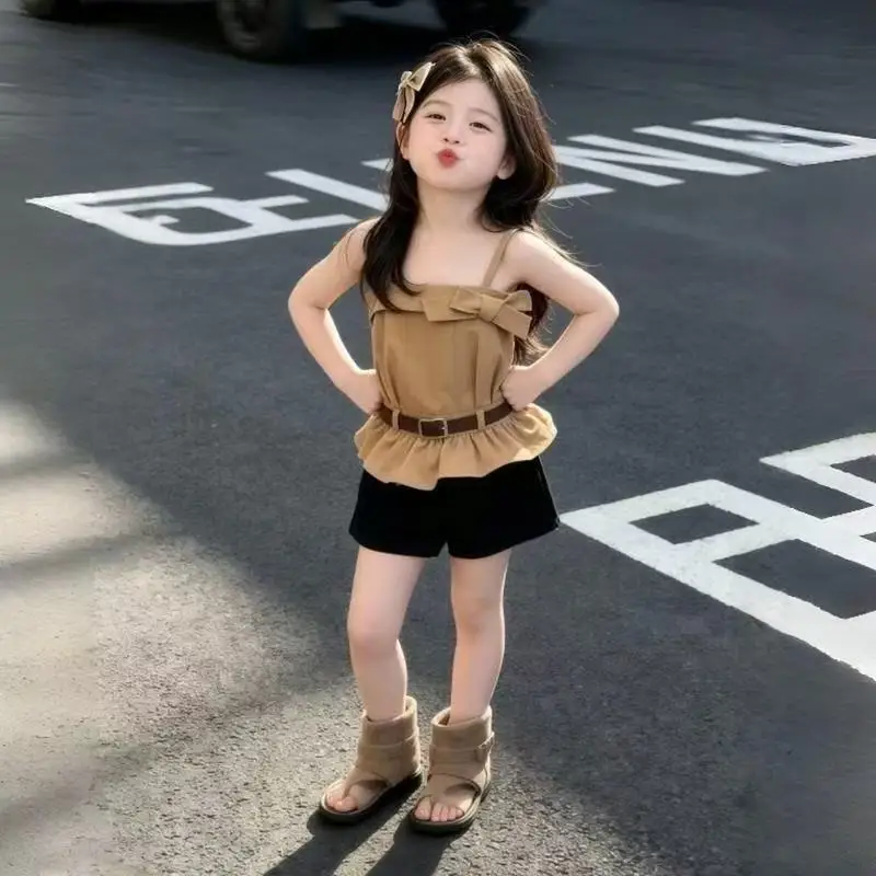 Girls' Summer Set 2026 New Designer Style Children's American Bow Waist Strap Top Black Casual Shorts Two Piece Set
Girls' Summer Set 2026 New Designer Style Children's American Bow Waist Strap Top Black Casual Shorts Two Piece Set