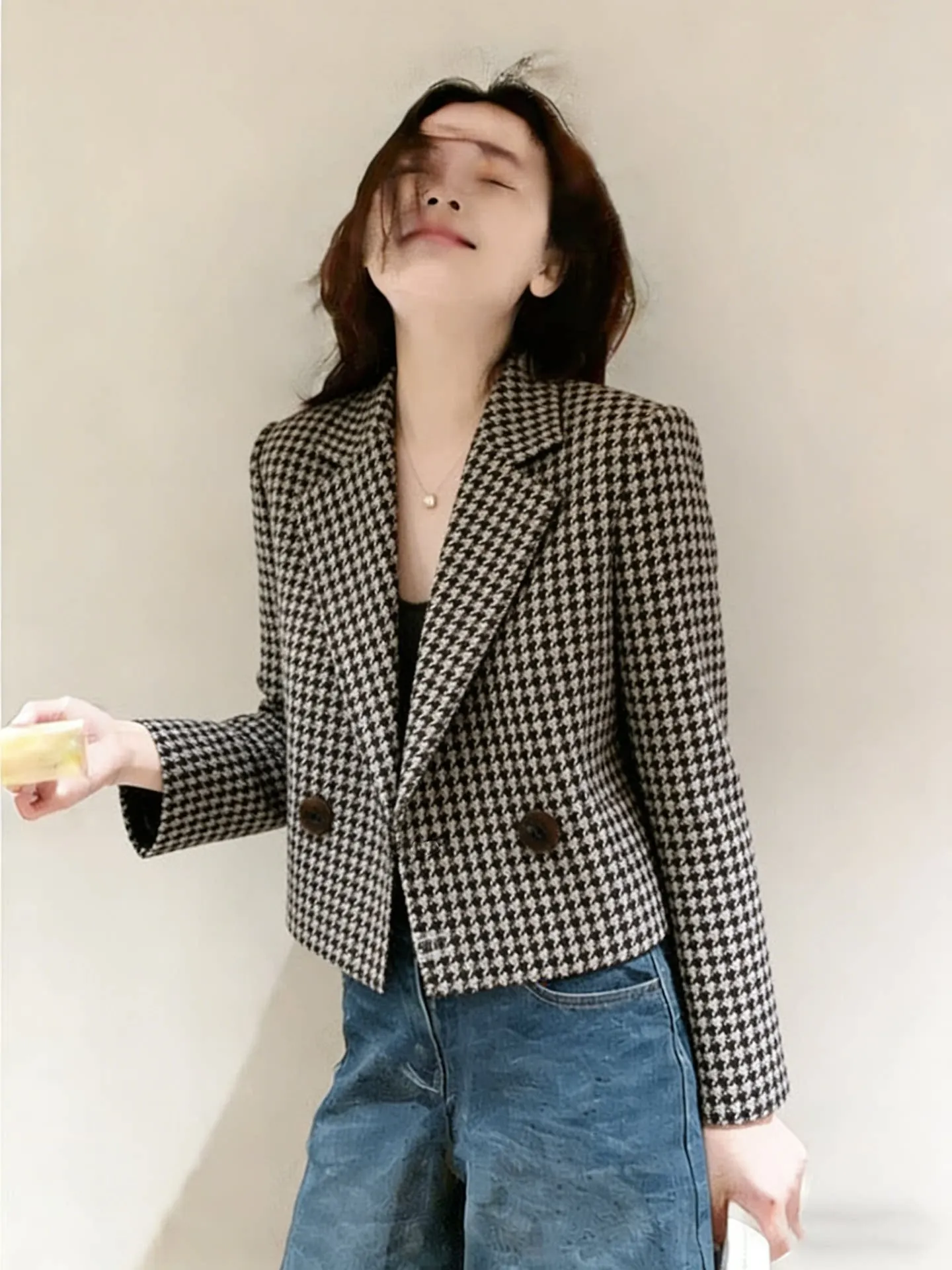 Spring 2026 New Style Short Plaid Coat Women's Fashion Luxury Light Weight Single Piece Long Sleeve Double Button Standard Fit
Spring 2026 New Style Short Plaid Coat Women's Fashion Luxury Light Weight Single Piece Long Sleeve Double Button Standard Fit