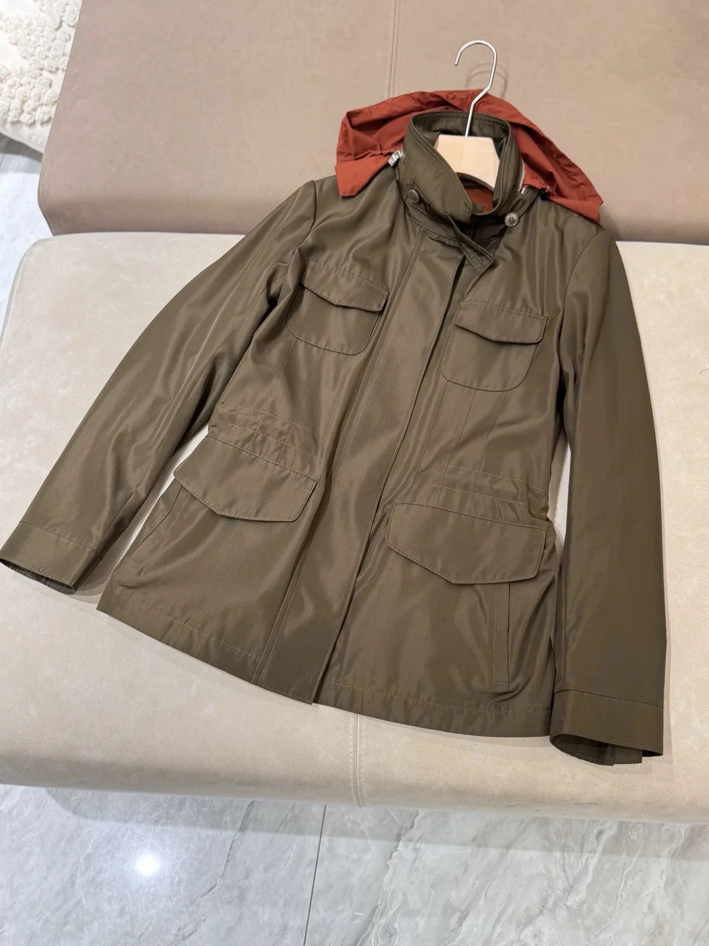 Women's 25 Autumn Winter New high quality Four Pocket Windbreaker Silk Hooded Windbreaker Jacket
Women's 25 Autumn Winter New high quality Four Pocket Windbreaker Silk Hooded Windbreaker Jacket