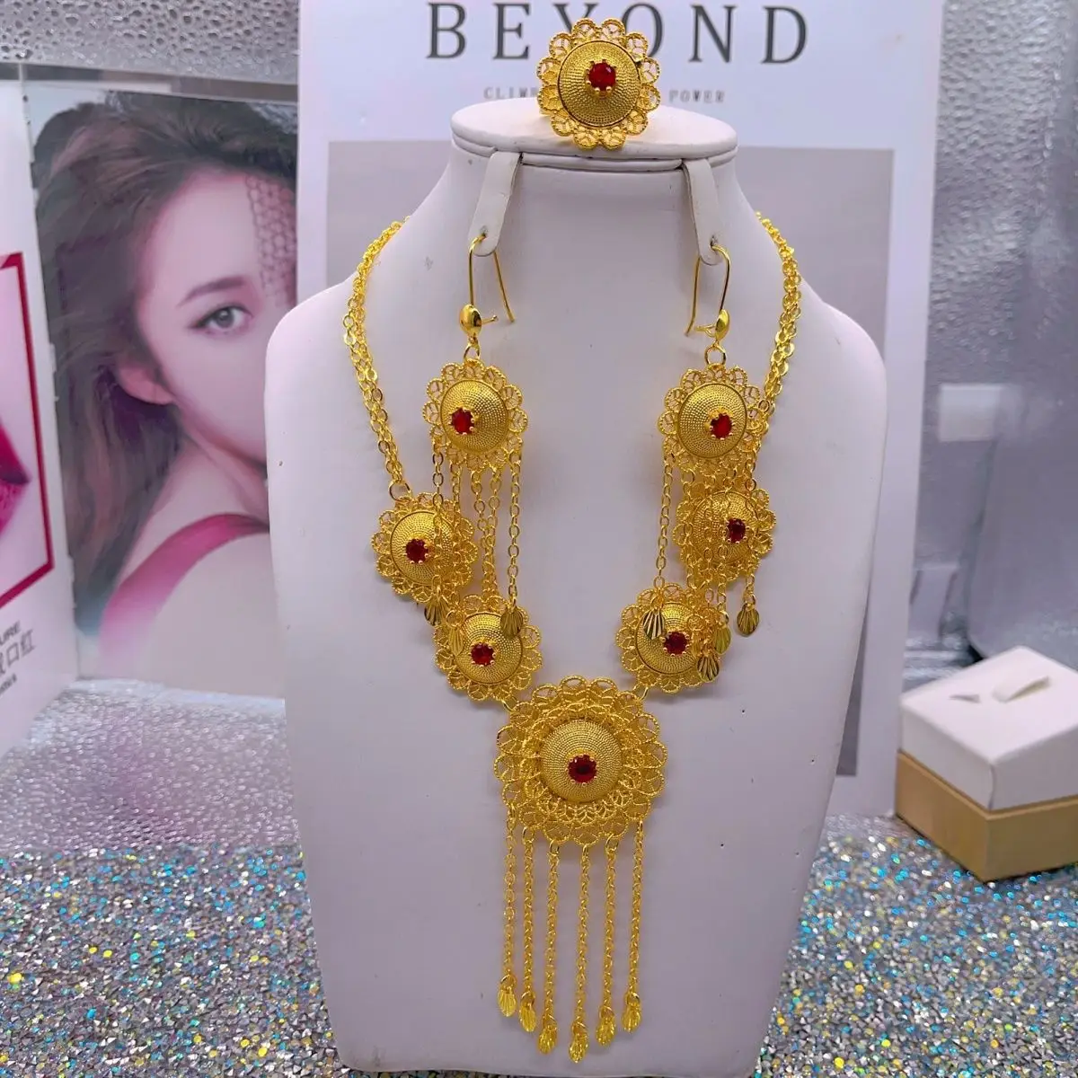 Dubai Middle East New 24K Gold Plated Necklace, Earrings, Rings, Romantic Wedding Party Gifts, Jewelry Set for Lovers YY10573
Dubai Middle East New 24K Gold Plated Necklace, Earrings, Rings, Romantic Wedding Party Gifts, Jewelry Set for Lovers YY10573