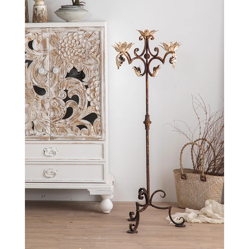 Latest Design Centerpieces Floor Retro Candelabra With 3 Arms Candle Holder for Wedding Party Floor Centerpieces Decorations
Latest Design Centerpieces Floor Retro Candelabra With 3 Arms Candle Holder for Wedding Party Floor Centerpieces Decorations