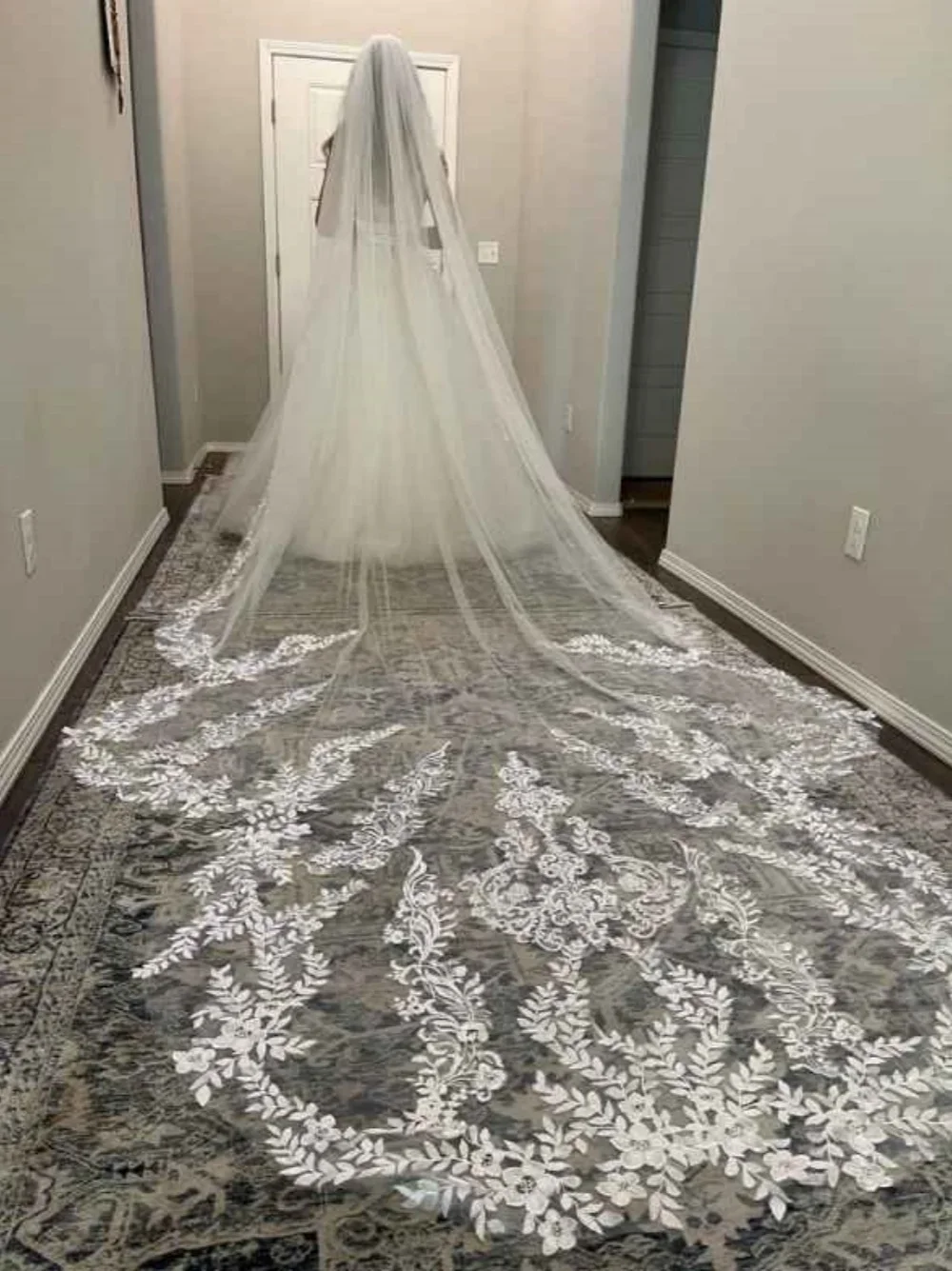 Wedding Veil Appliques One Layer Long Cathedral Length Veils Lace Edge For Bride Voile Velo De Cabeza Customized 
Wedding Veil Appliques One Layer Long Cathedral Length Veils Lace Edge For Bride Voile Velo De Cabeza Customized