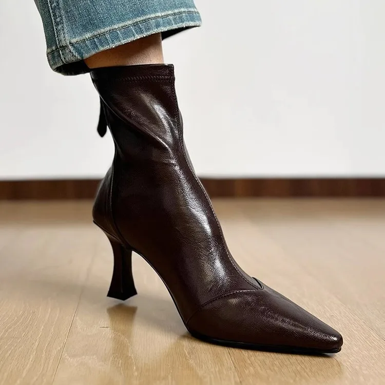 Женские короткие сапоги с острым носком на весну и осень 2026, короткие женские сапоги на тонком каблуке
Женские короткие сапоги с острым носком на весну и осень 2026, короткие женские сапоги на тонком каблуке