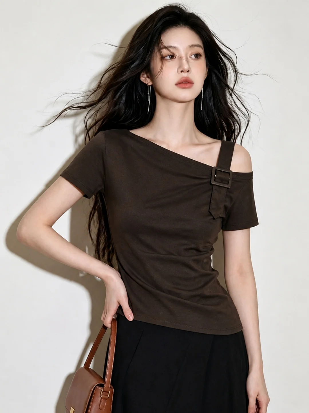 Slim Fit Shoulder Bared Short Sleeve T Shirt Pure Color Side Collar Design Korean Style Commute Casual Summer Top Women
Slim Fit Shoulder Bared Short Sleeve T Shirt Pure Color Side Collar Design Korean Style Commute Casual Summer Top Women