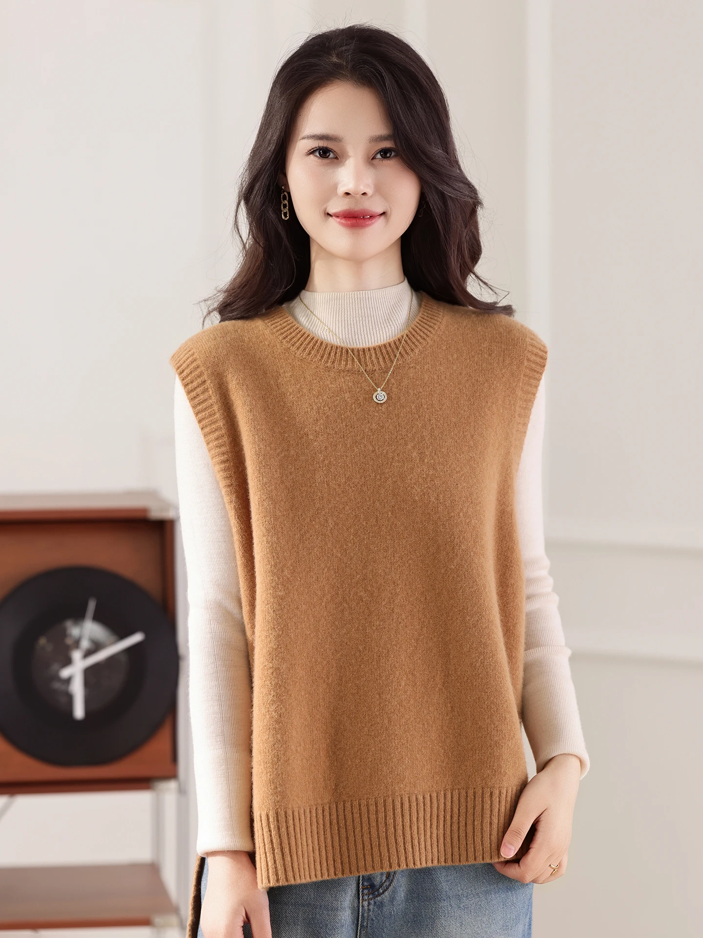 Весна-Осень 2024, новинка Sle 00, вязаный жилет из чистой шерсти, женский круглый жилет Ne Svel, свободный базовый слой, майка под мышками
Весна-Осень 2024, новинка Sle 00, вязаный жилет из чистой шерсти, женский круглый жилет Ne Svel, свободный базовый слой, майка под мышками