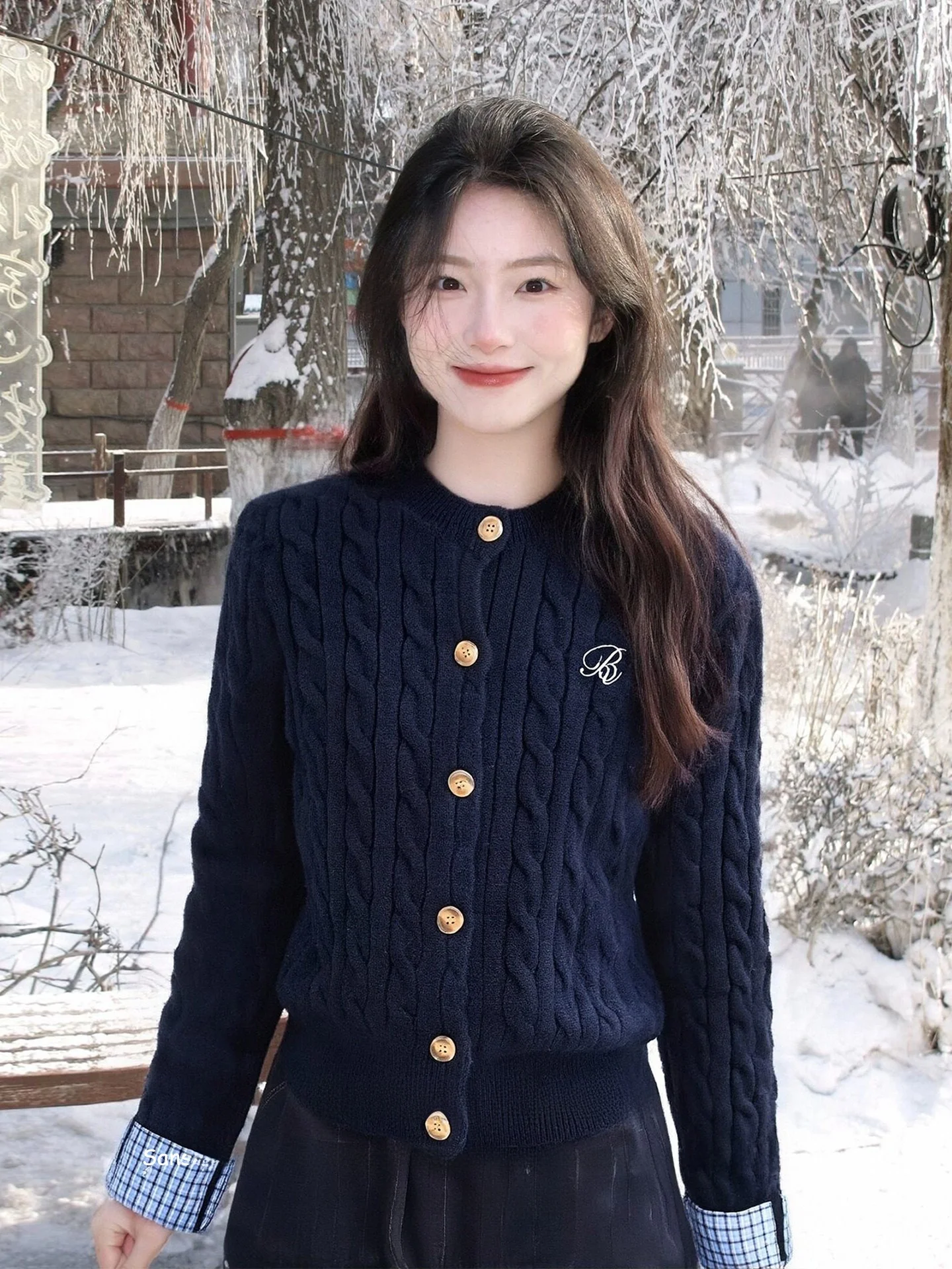 Ретро-кардиган в американском стиле, вязаный, с открытым передом, женский, на раннюю весну, с клетчатыми вставками и узором «косы», свитер-жакет, топ в университетском стиле
Ретро-кардиган в американском стиле, вязаный, с открытым передом, женский, на раннюю весну, с клетчатыми вставками и узором «косы», свитер-жакет, топ в университетском стиле